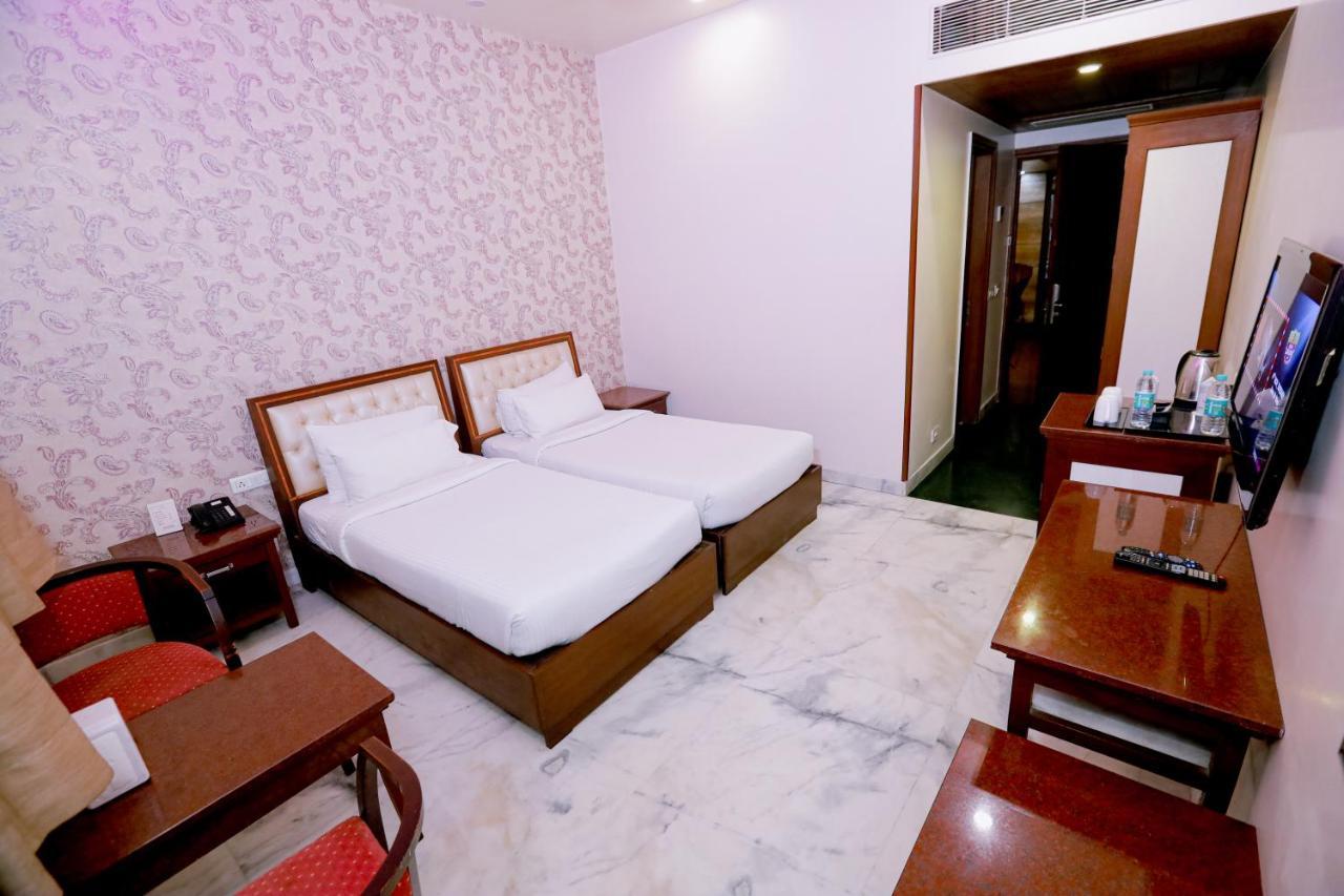 Hotel Leela Grande Karnāl Exteriér fotografie