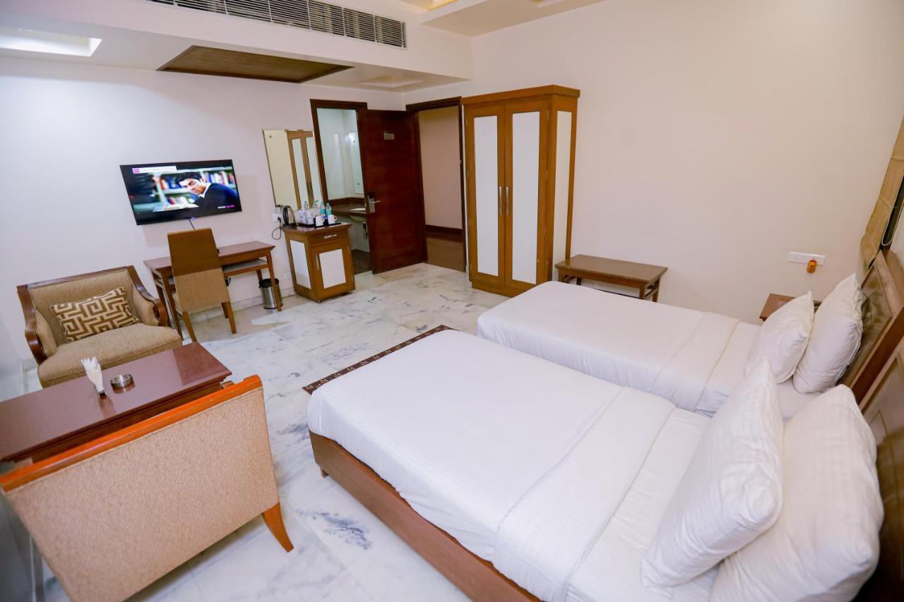 Hotel Leela Grande Karnāl Exteriér fotografie