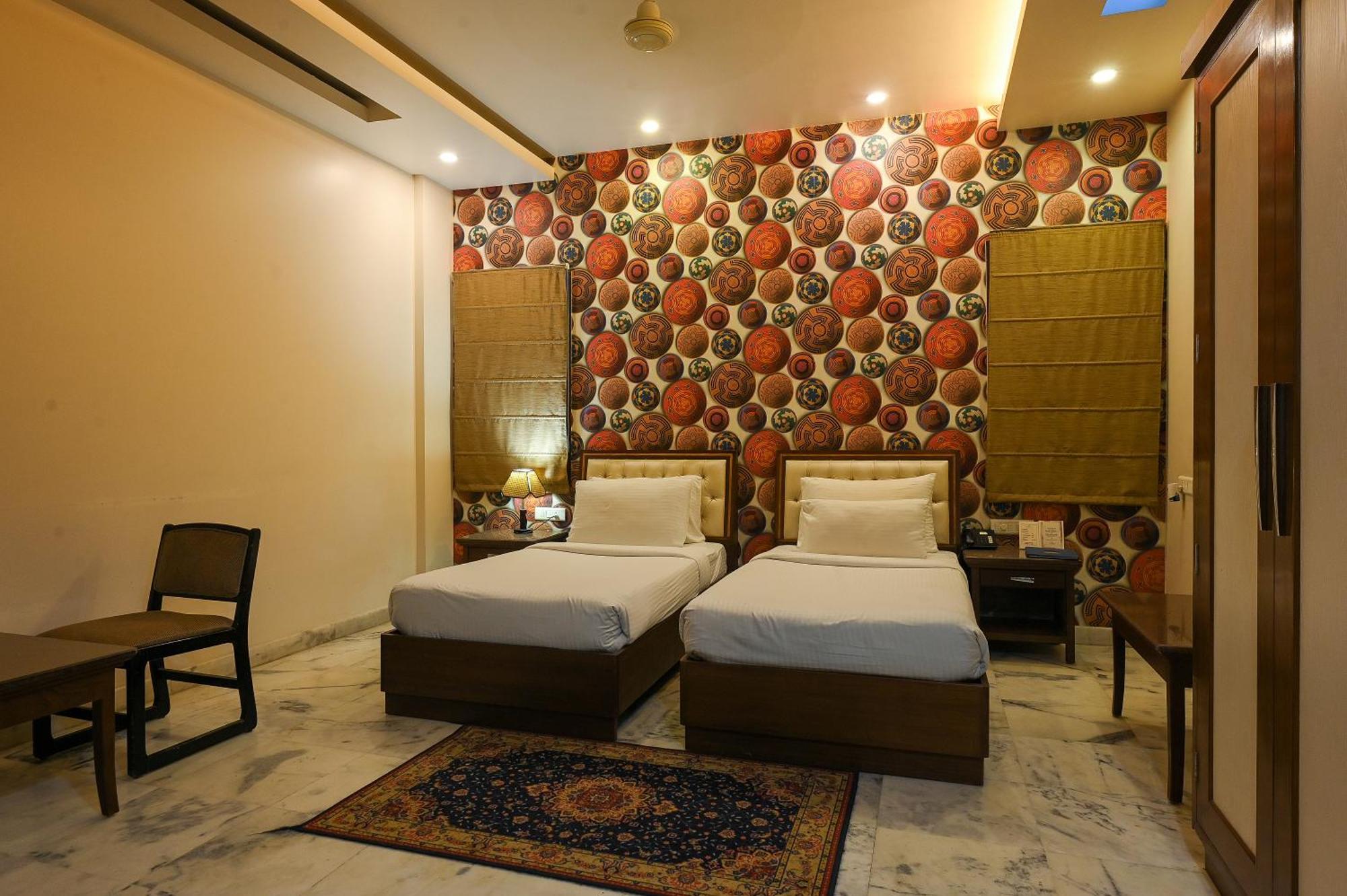 Hotel Leela Grande Karnāl Exteriér fotografie