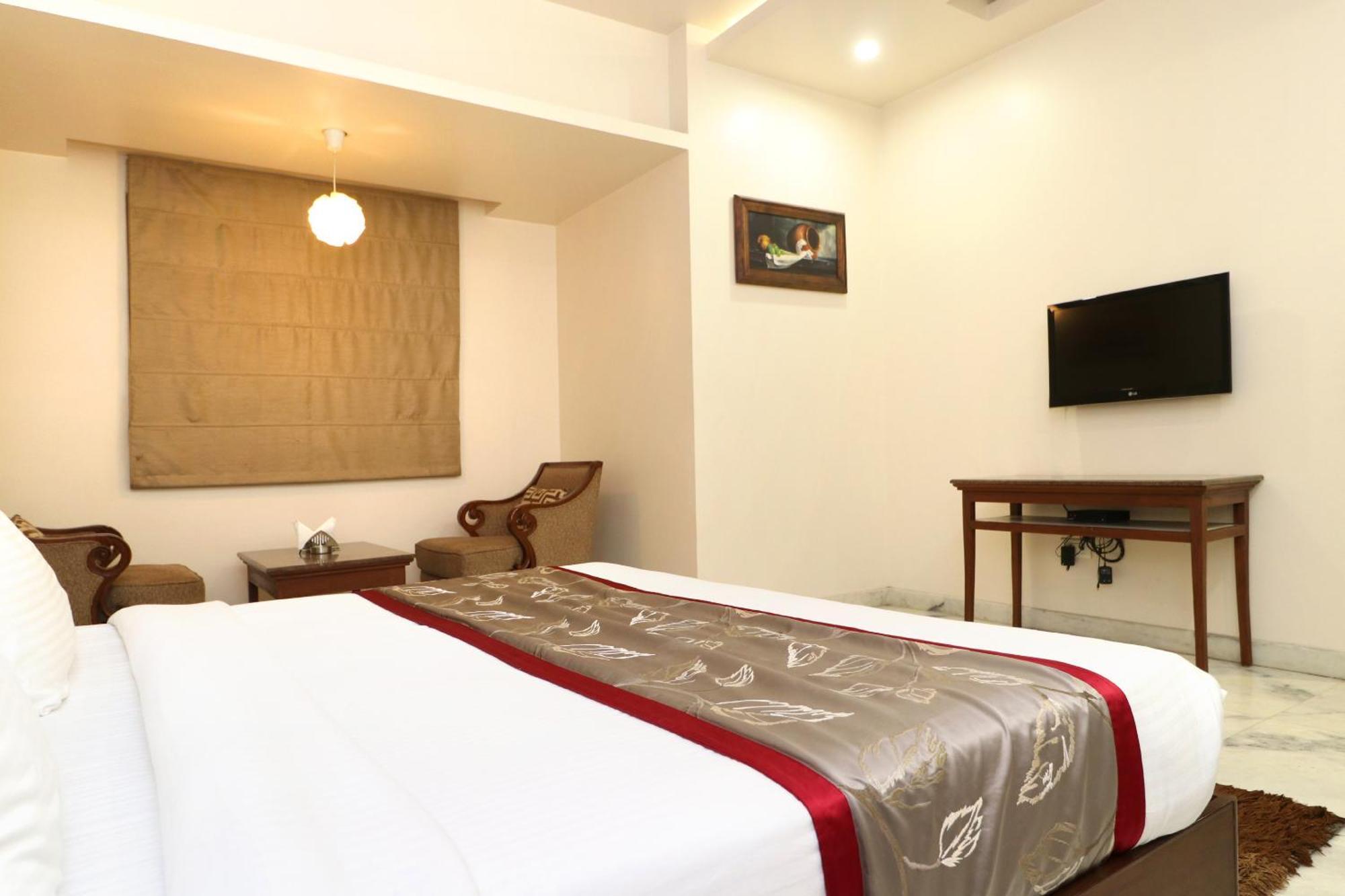 Hotel Leela Grande Karnāl Exteriér fotografie
