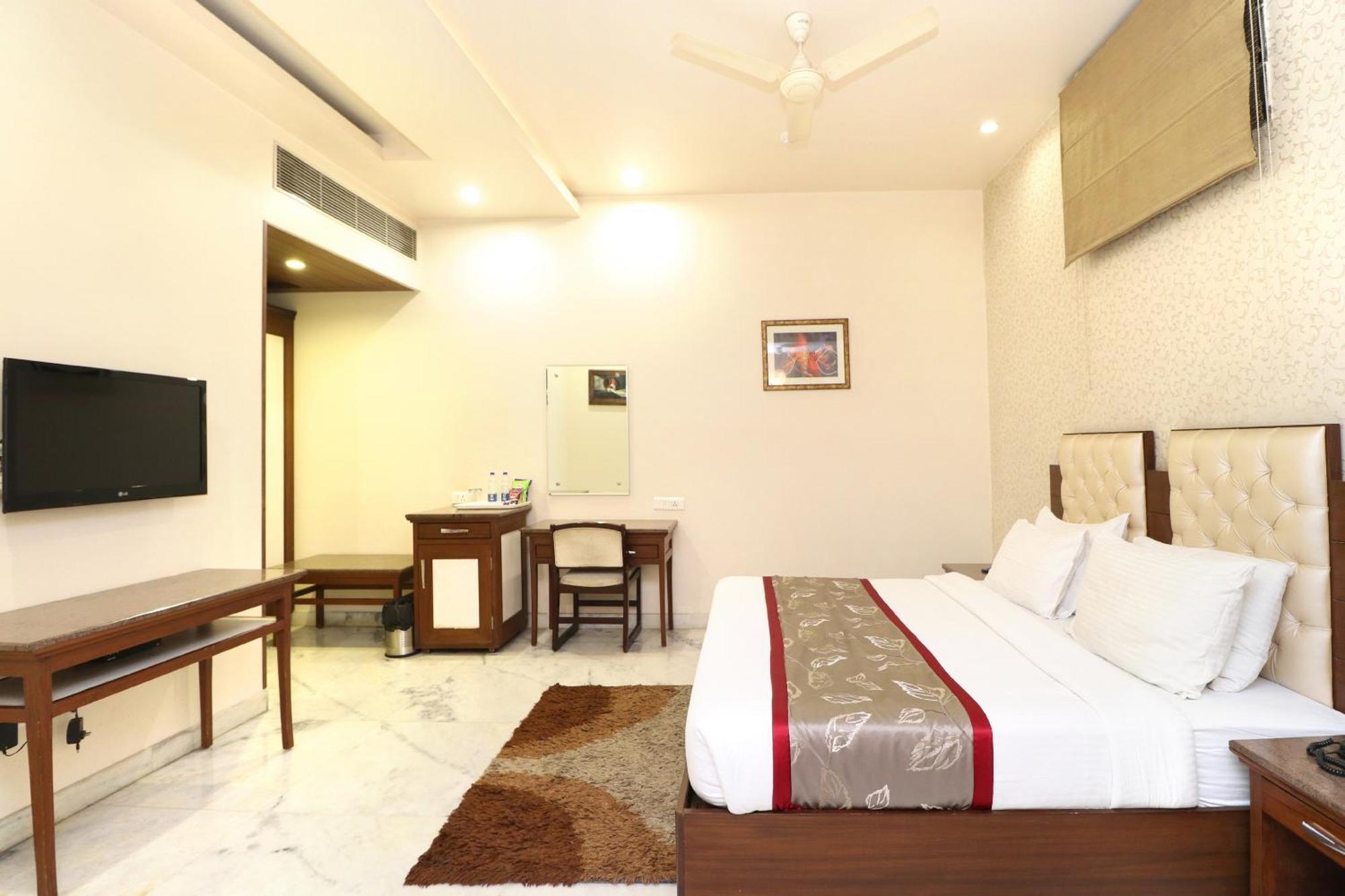 Hotel Leela Grande Karnāl Exteriér fotografie