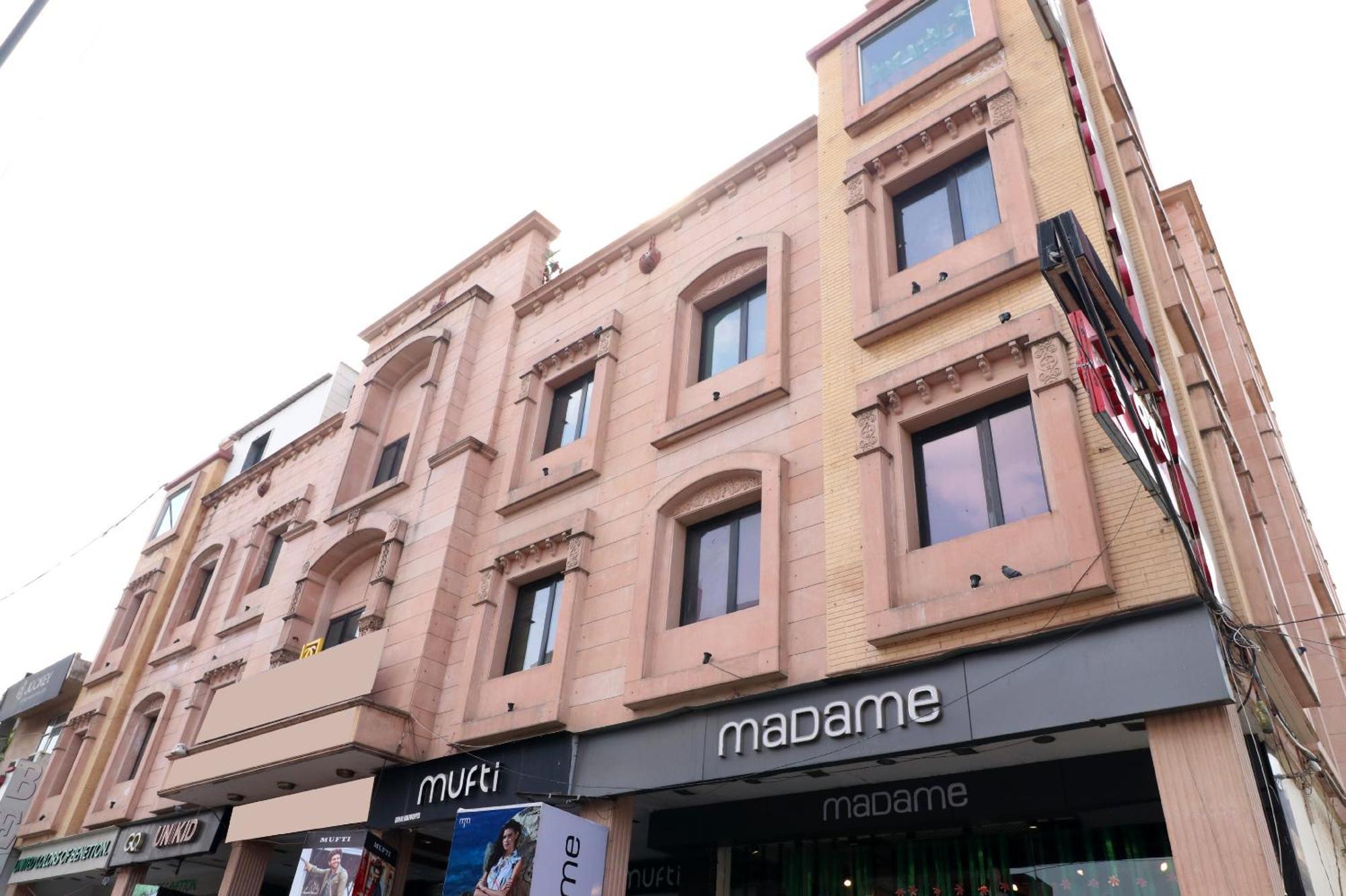 Hotel Leela Grande Karnāl Exteriér fotografie