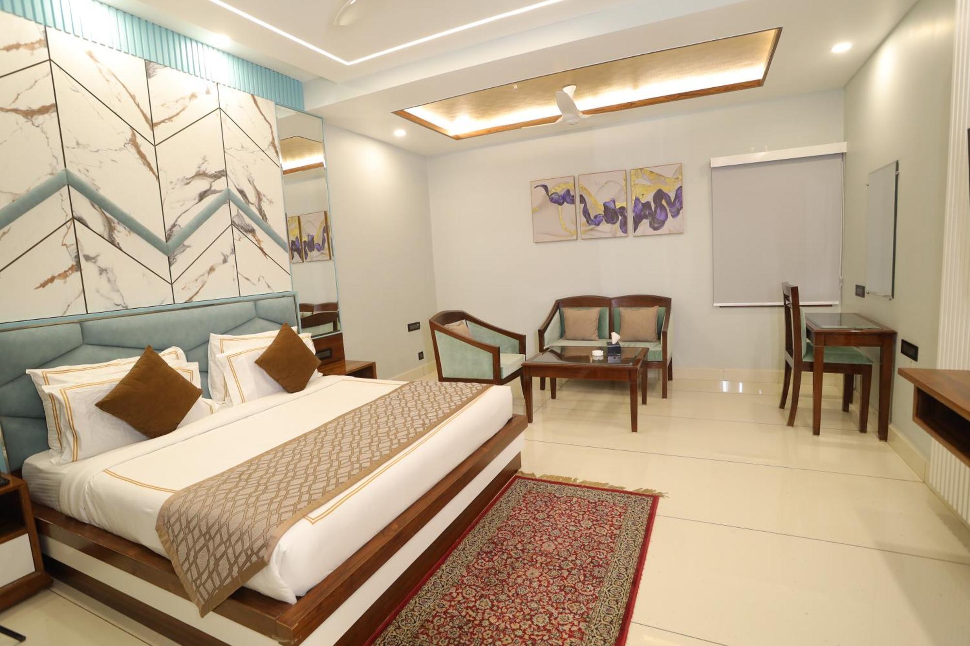 Hotel Leela Grande Karnāl Exteriér fotografie