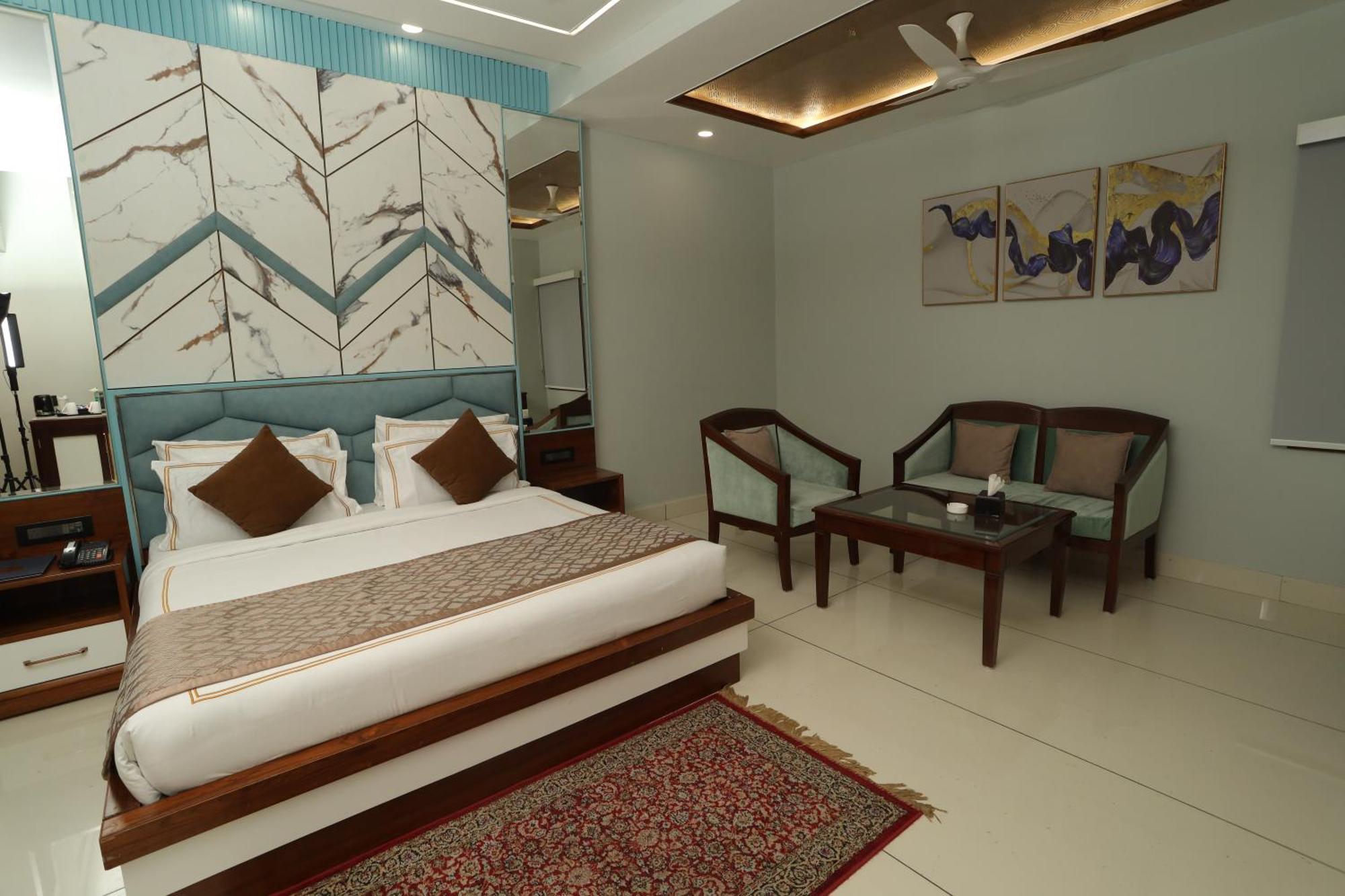 Hotel Leela Grande Karnāl Exteriér fotografie