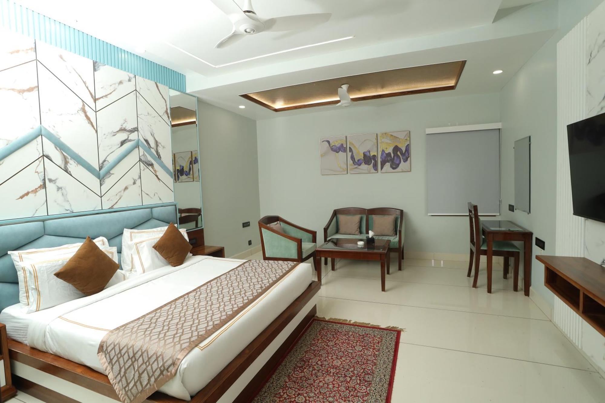 Hotel Leela Grande Karnāl Exteriér fotografie